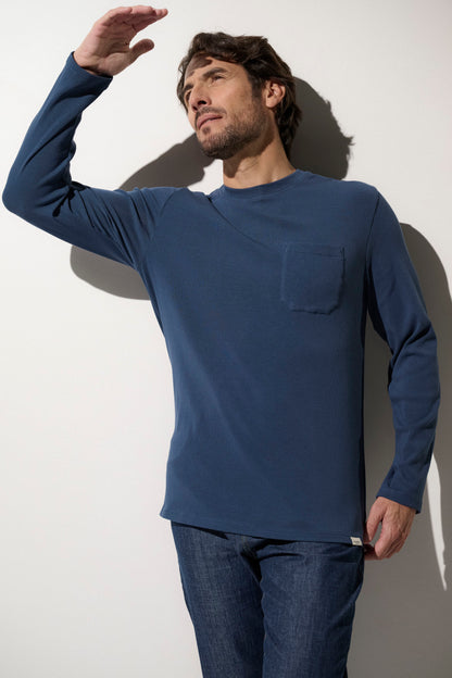 T-shirt anti-UV bleu pour homme, léger et élégant avec protection UPF 50+, idéal pour le quotidien.