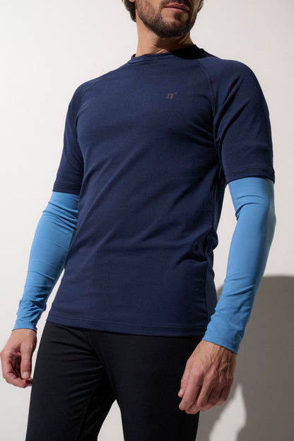 T-shirt anti-UV bleu pour homme, manches longues UPF 50+, idéal pour la protection solaire lors d'activités sportives.