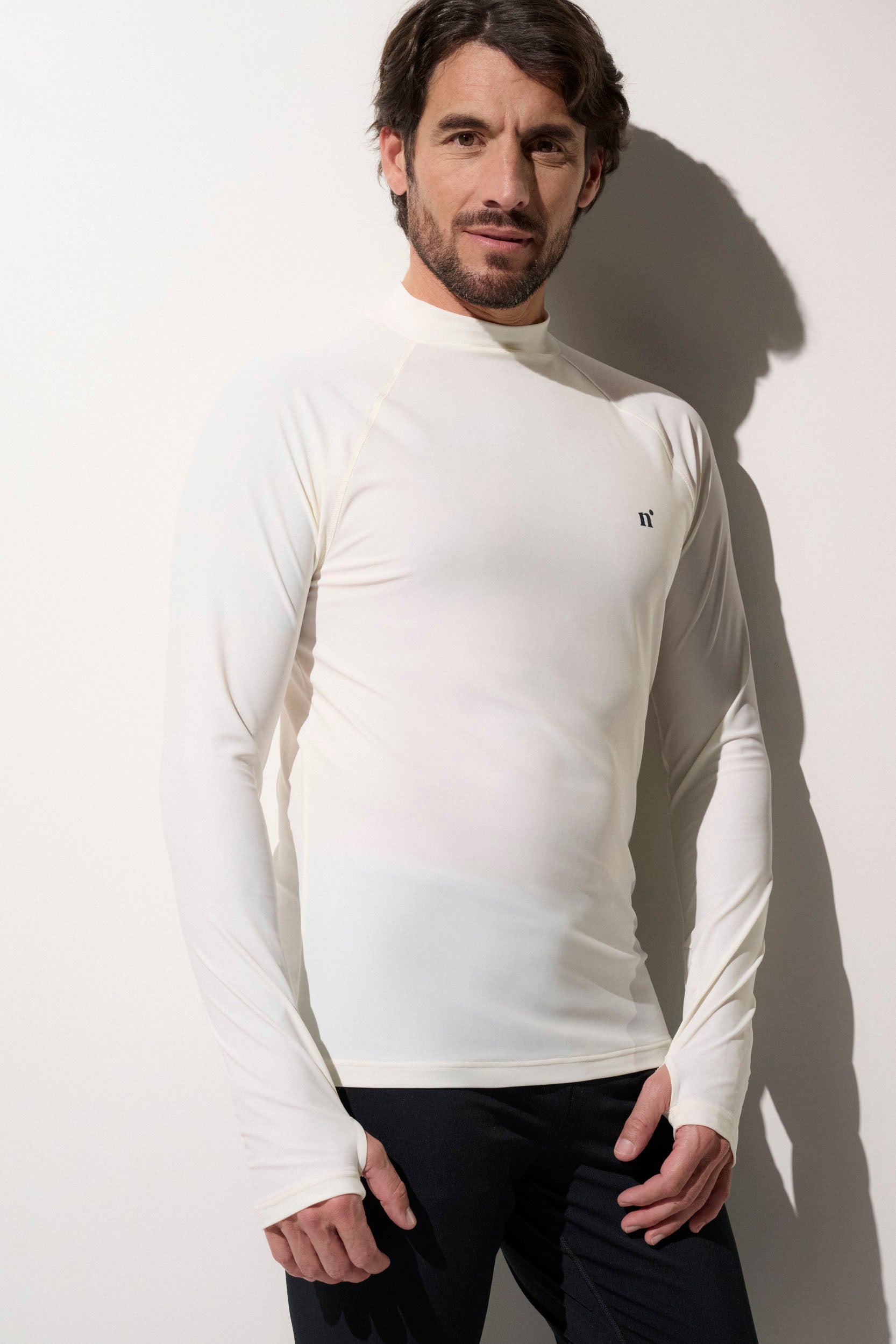 T-shirt de bain blanc anti-UV pour homme, léger et respirant, avec protection UPF50+ pour activités aquatiques.