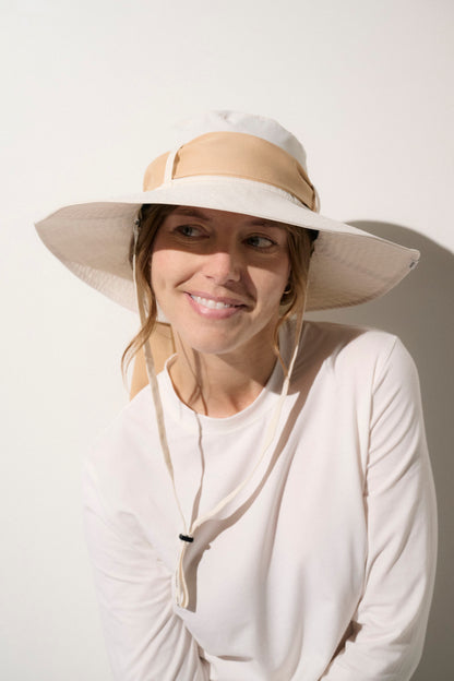 Chapeau anti-UV léger UPF50+ pour femme, offrant confort et protection solaire lors des activités en extérieur.