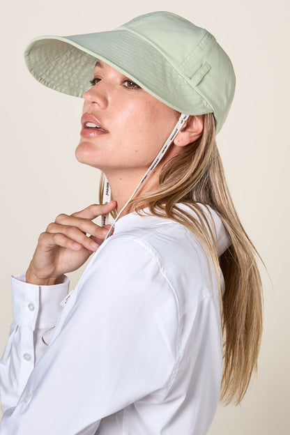 Casquette anti-UV Herbe Fraîche avec visière, idéale pour la protection solaire lors des activités extérieures.