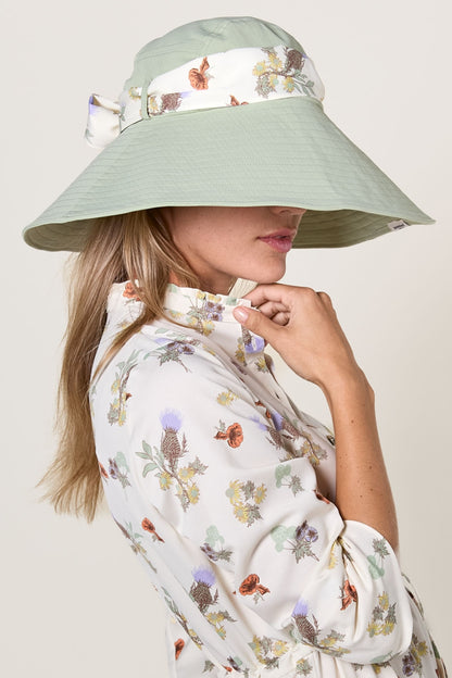 Chapeau anti-UV Herbe Fraîche pour femme, large bord de 15 cm, idéal pour une protection solaire élégante.