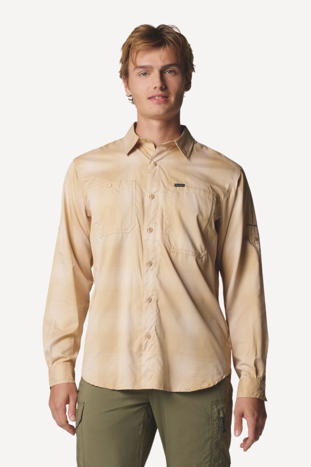 Chemise anti-UV beige Columbia, manches longues, UPF50+, parfaite pour la protection solaire dans des activités de plein air.