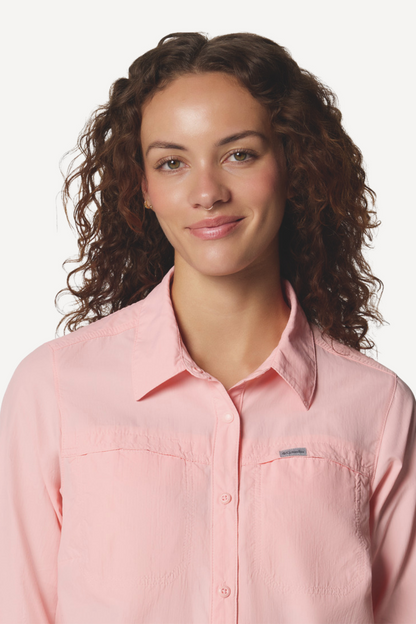 Chemise anti-UV rose UPF50+ pour femme, légère et respirante, idéale pour activités en plein air et protection solaire.