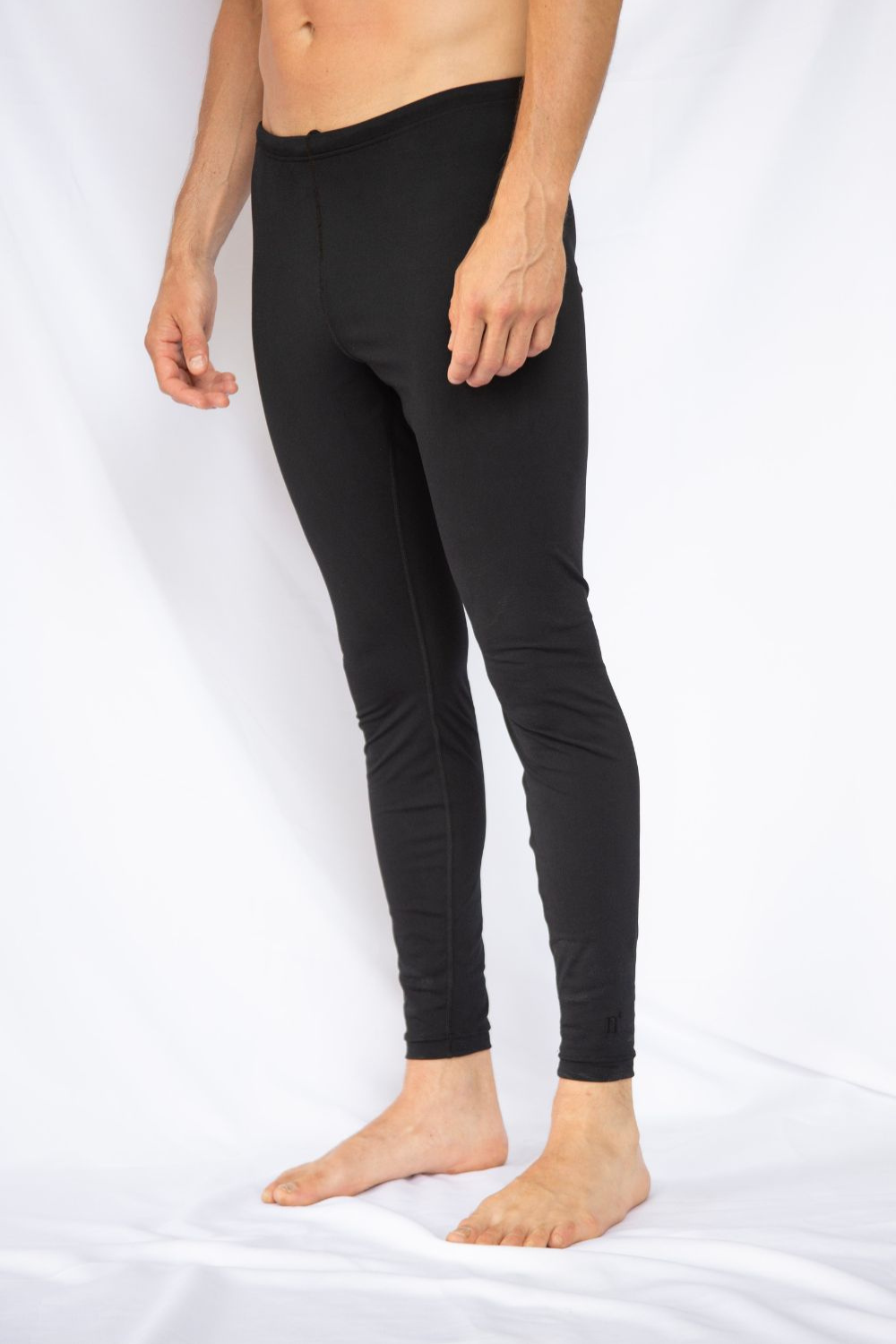 Legging de bain anti-UV noir pour homme, léger et confortable, UPF 50+ idéal pour activités aquatiques.