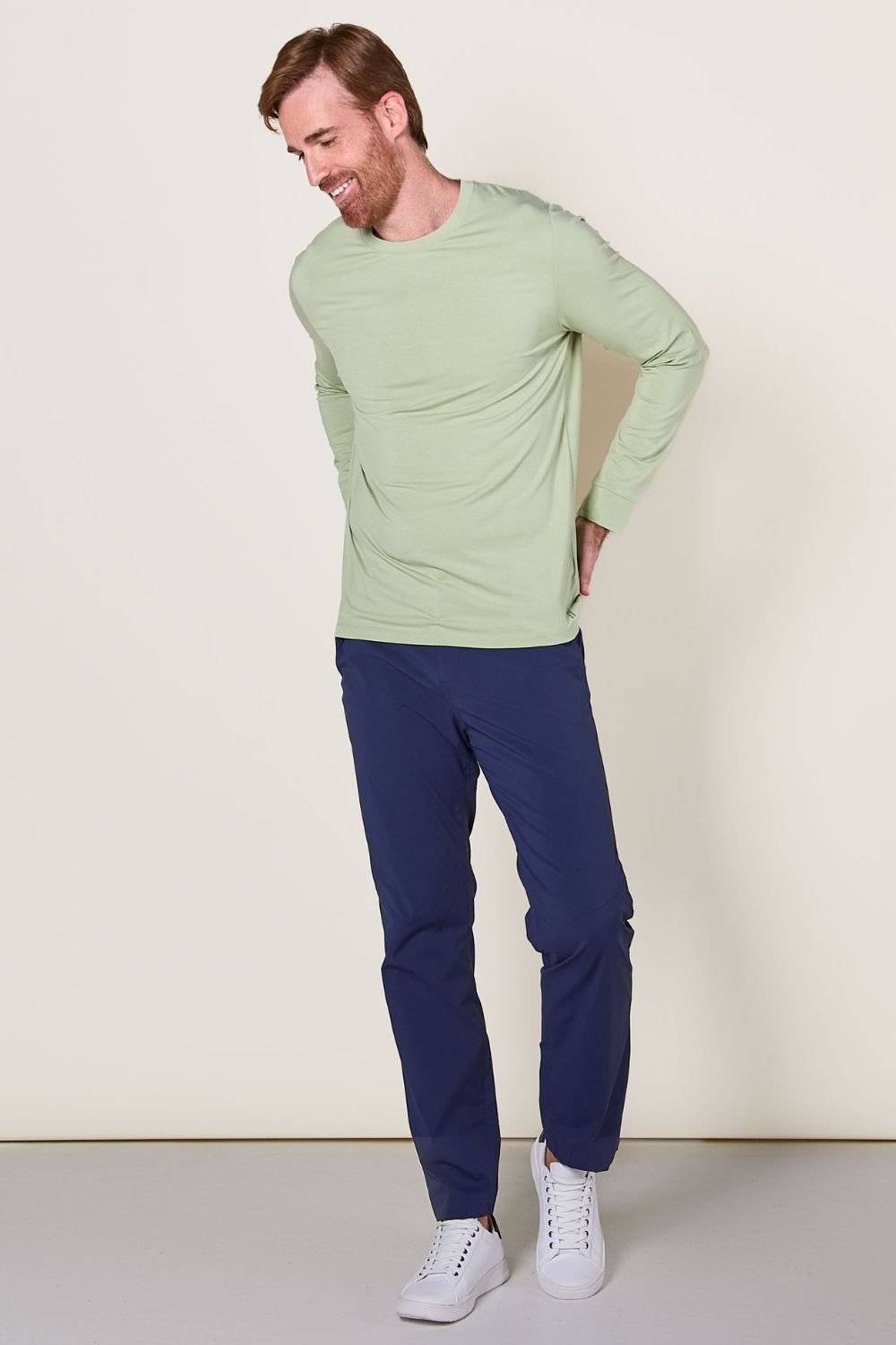 Pantalon anti-UV bleu pour homme, confortable et léger, offrant une protection solaire UPF50+.