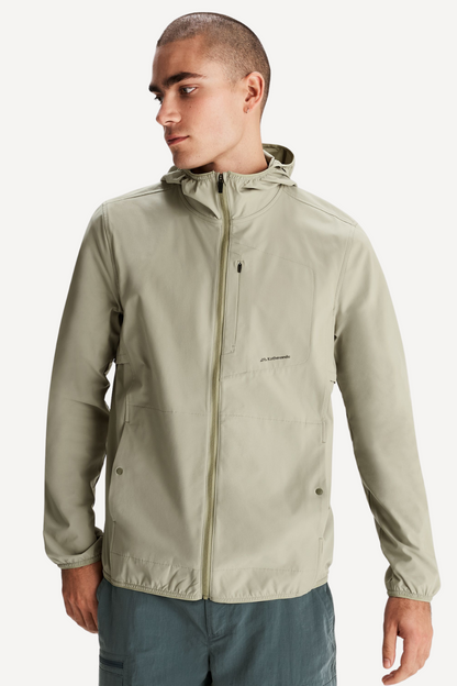 Veste anti-UV légère pour homme, coupe ajustée, respirante et UPF 50+, idéale pour les activités en plein air.