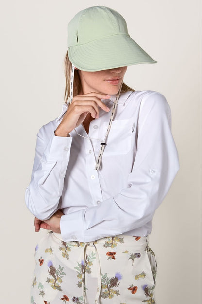 Casquette anti-UV verte pour femme, idéale pour une protection solaire lors de sorties ensoleillées.