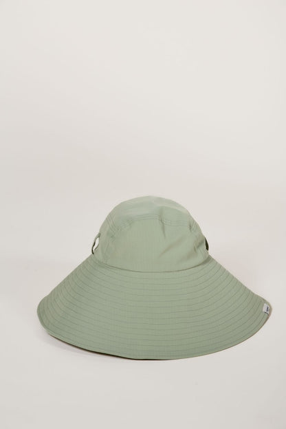 Chapeau anti-UV vert Herbe Fraîche, large bord pour une protection solaire élégante.